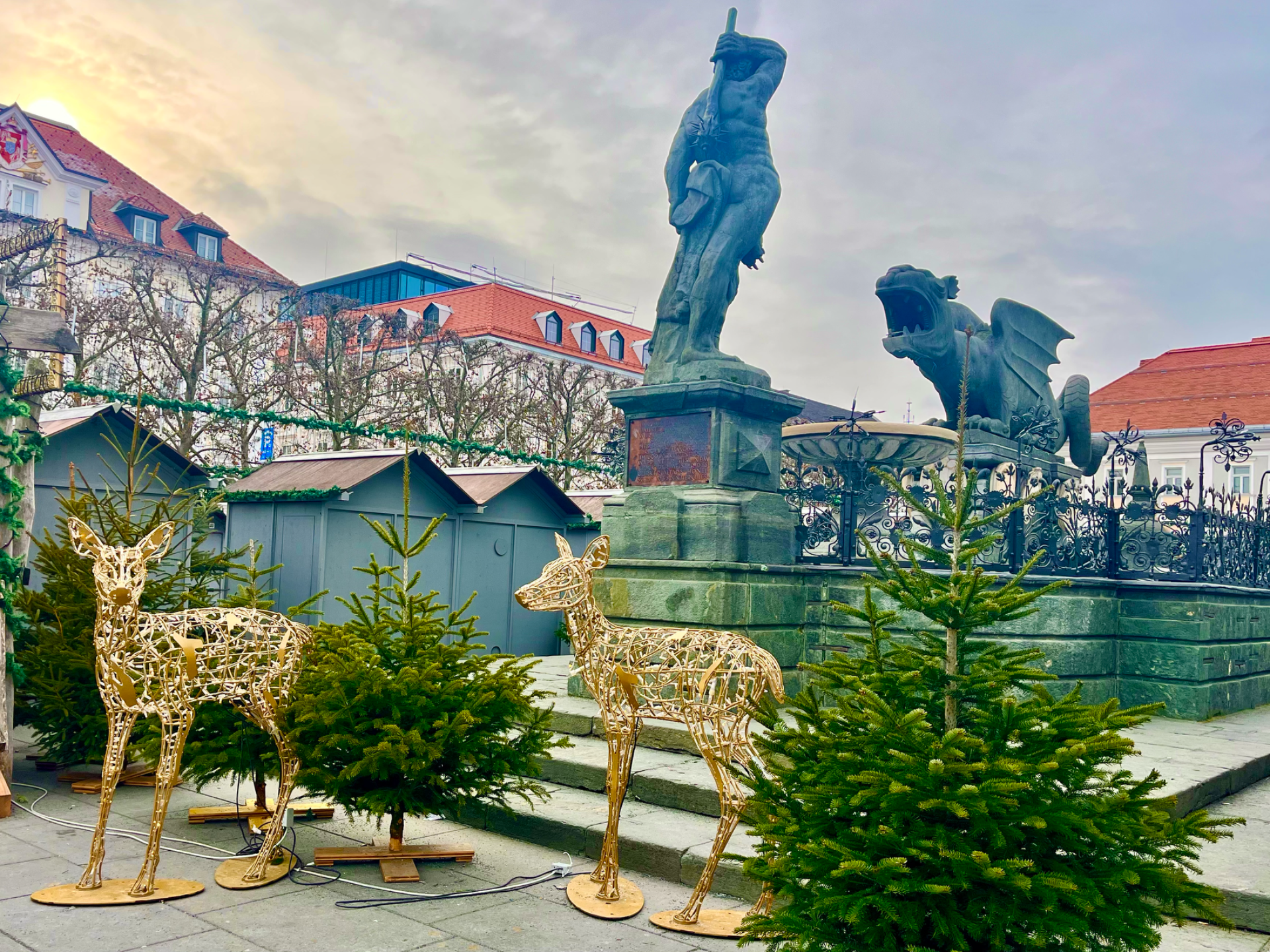 Der Lindwurm, das Wahrzeichen Klagenfurts und praktisch um die Ecke...